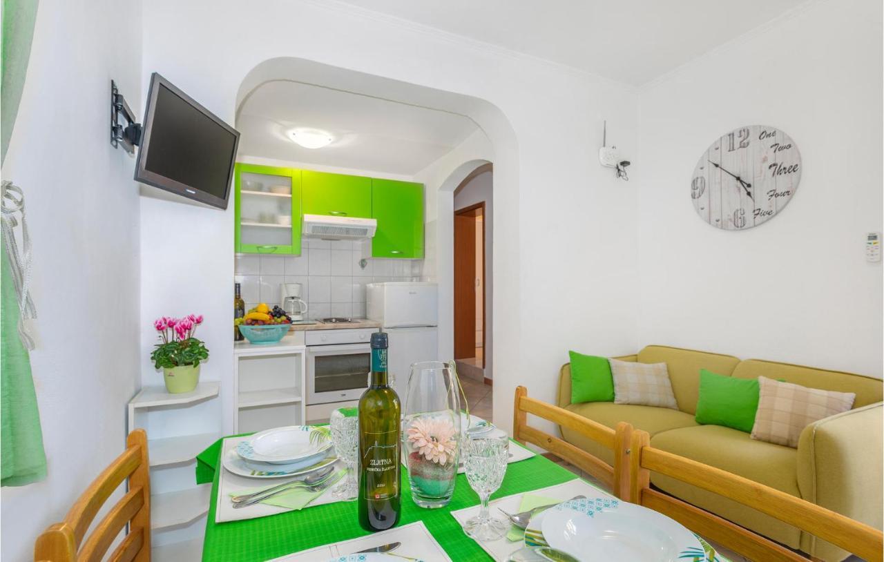 2 Bedroom Cozy Apartment In Омишаль Экстерьер фото