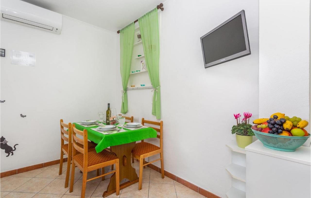 2 Bedroom Cozy Apartment In Омишаль Экстерьер фото