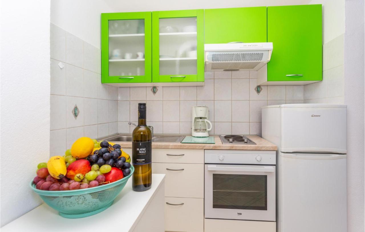 2 Bedroom Cozy Apartment In Омишаль Экстерьер фото